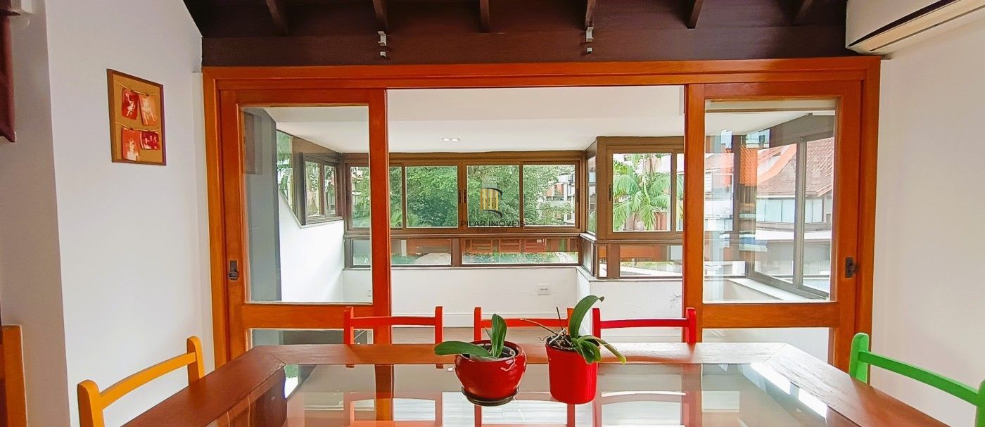 Linda cobertura, 3 quartos, 1 suíte, infra completa no bairro Ipanema, com ofurô.