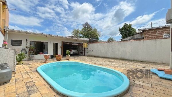 Casa em Porto Alegre, no bairro Aberta dos Morros, com 3 dormitório(s), à venda.