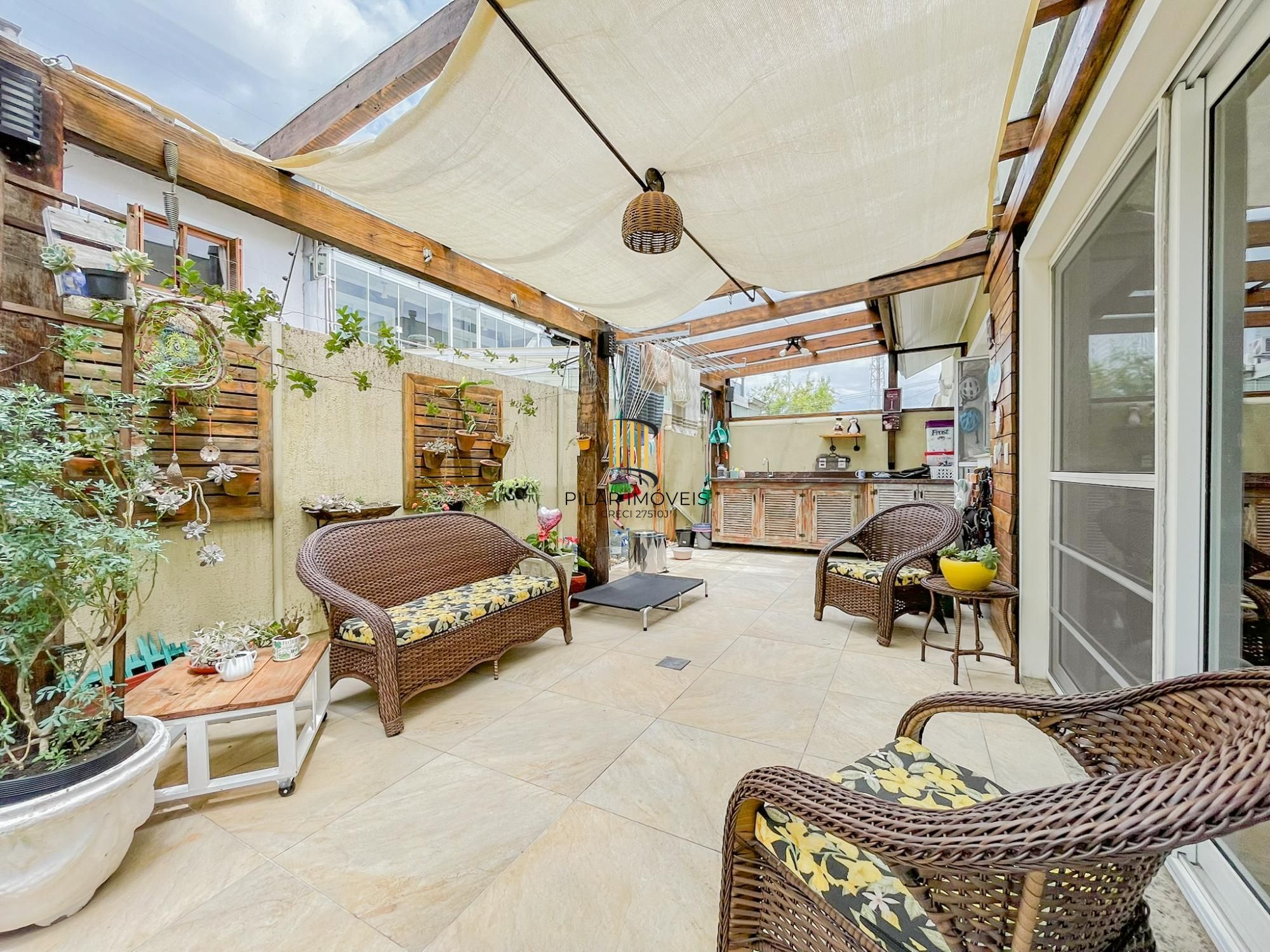 Sobrado Alto Padrão 3 dormitórios 4 vagas garagem, no Lagos de Nova Ipanema