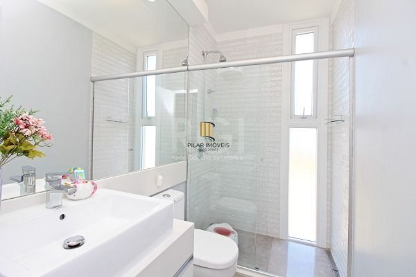 Casa Condominio em Porto Alegre, no bairro Hípica, com 3 dormitório(s), e 3 banheiros, à venda.