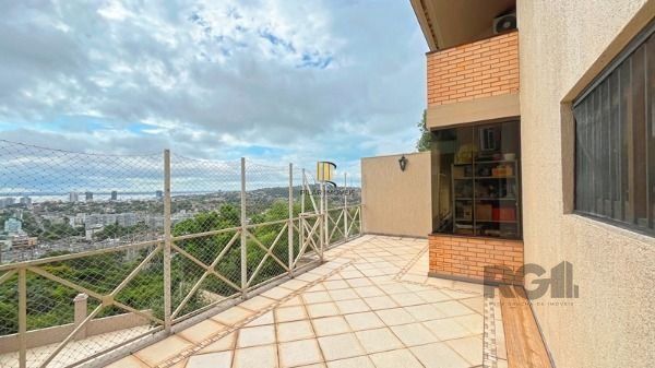Casa 3 dormitórios no bairro Nonoai