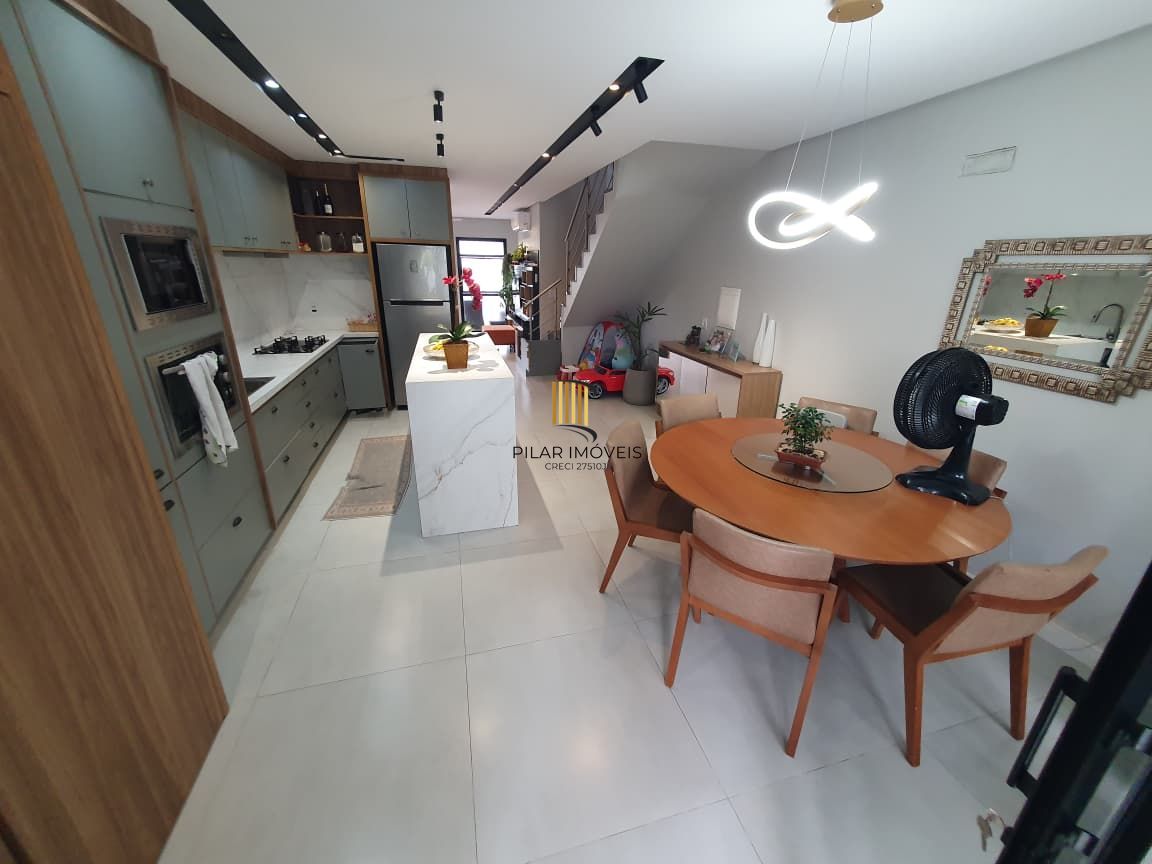 Casa 3 dormitórios no bairro Hípica