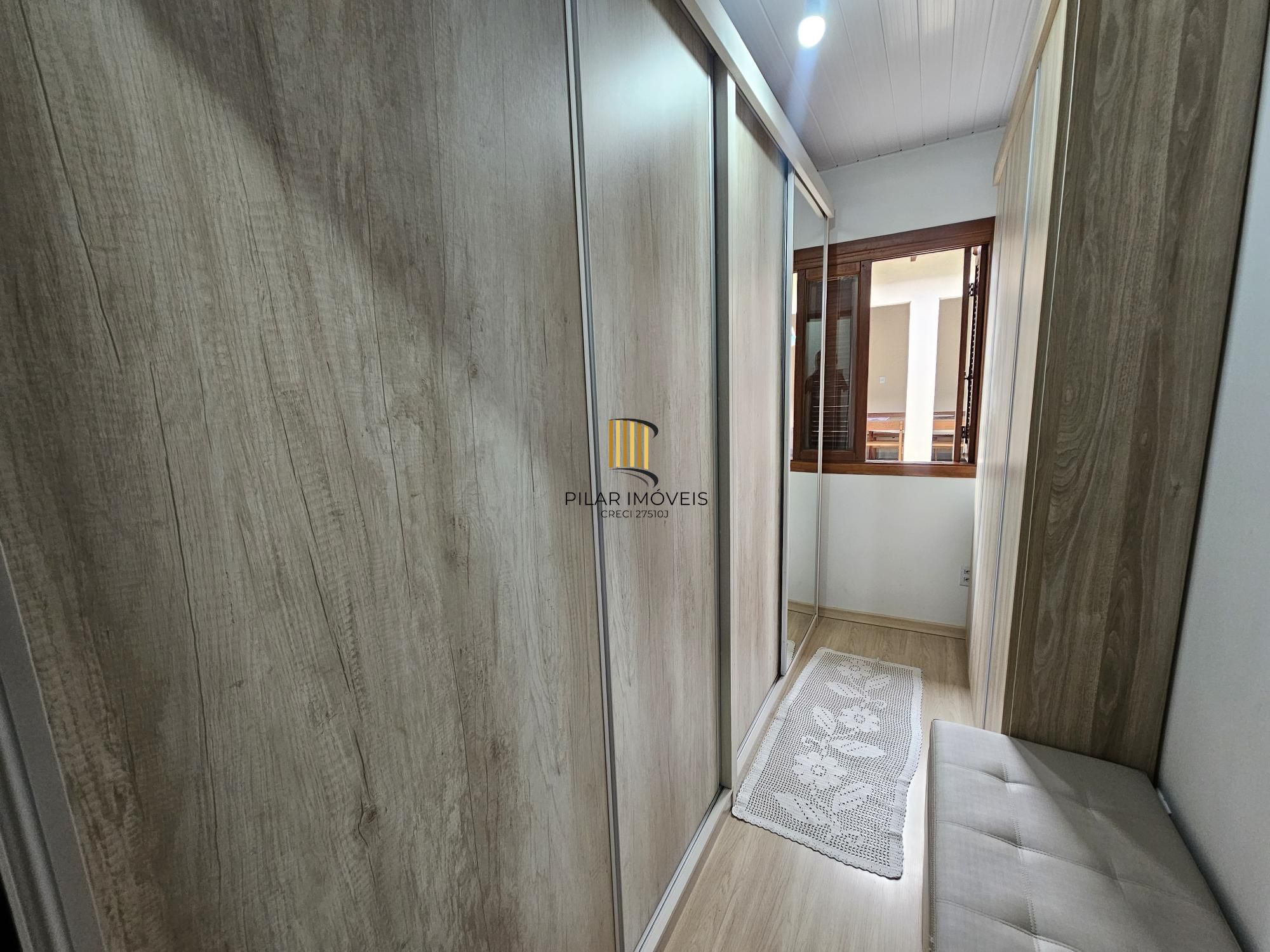 Casa 3 dormitórios 2 banheiros quiosque com churrasqueira cozinha gourmet moveis sob medida e garagem coberta na zona sul de Porto Alegre !