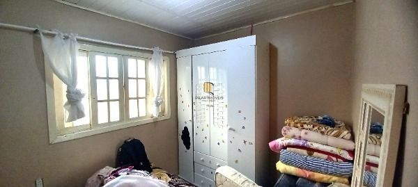 Casa em Porto Alegre, no bairro Ponta Grossa, com 2 dormitório(s), e 2 banheiros, à venda.