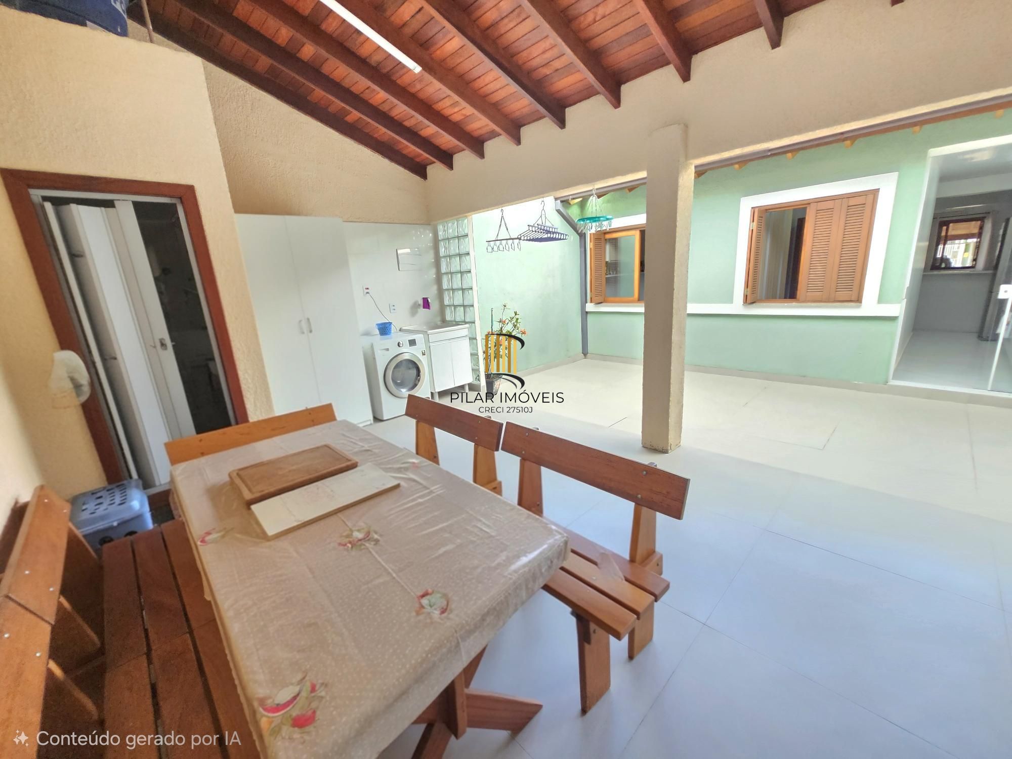 Casa 3 dormitórios 2 banheiros quiosque com churrasqueira cozinha gourmet moveis sob medida e garagem coberta na zona sul de Porto Alegre !