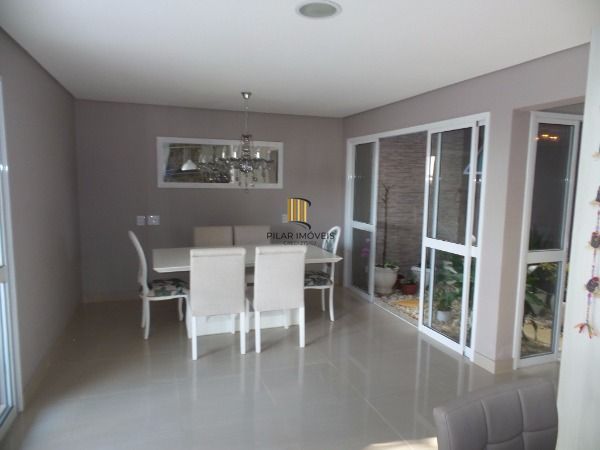 Casa para Venda - 270m², 3 dormitórios, sendo 1 suites, 2 vagas - Guarujá