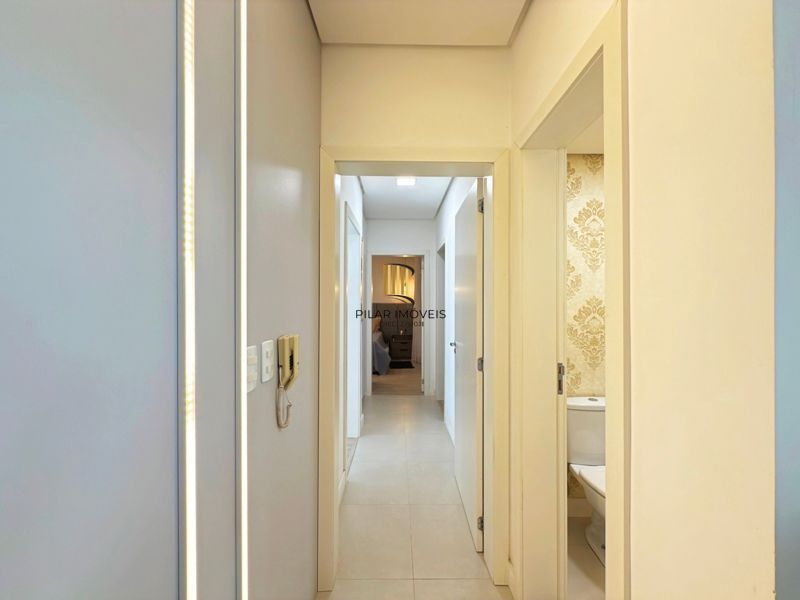 Casa térrea em condomínio fechado com 3 suítes.