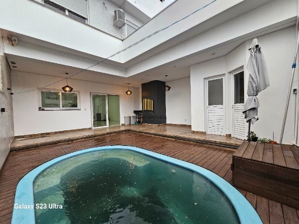 Casa Condominio em Porto Alegre, no bairro Hípica, com 4 dormitório(s), e 4 banheiros, à venda.