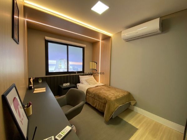 Apartamento em Porto Alegre, no bairro Cristal, com 2 dormitório(s), e 2 banheiros, à venda.