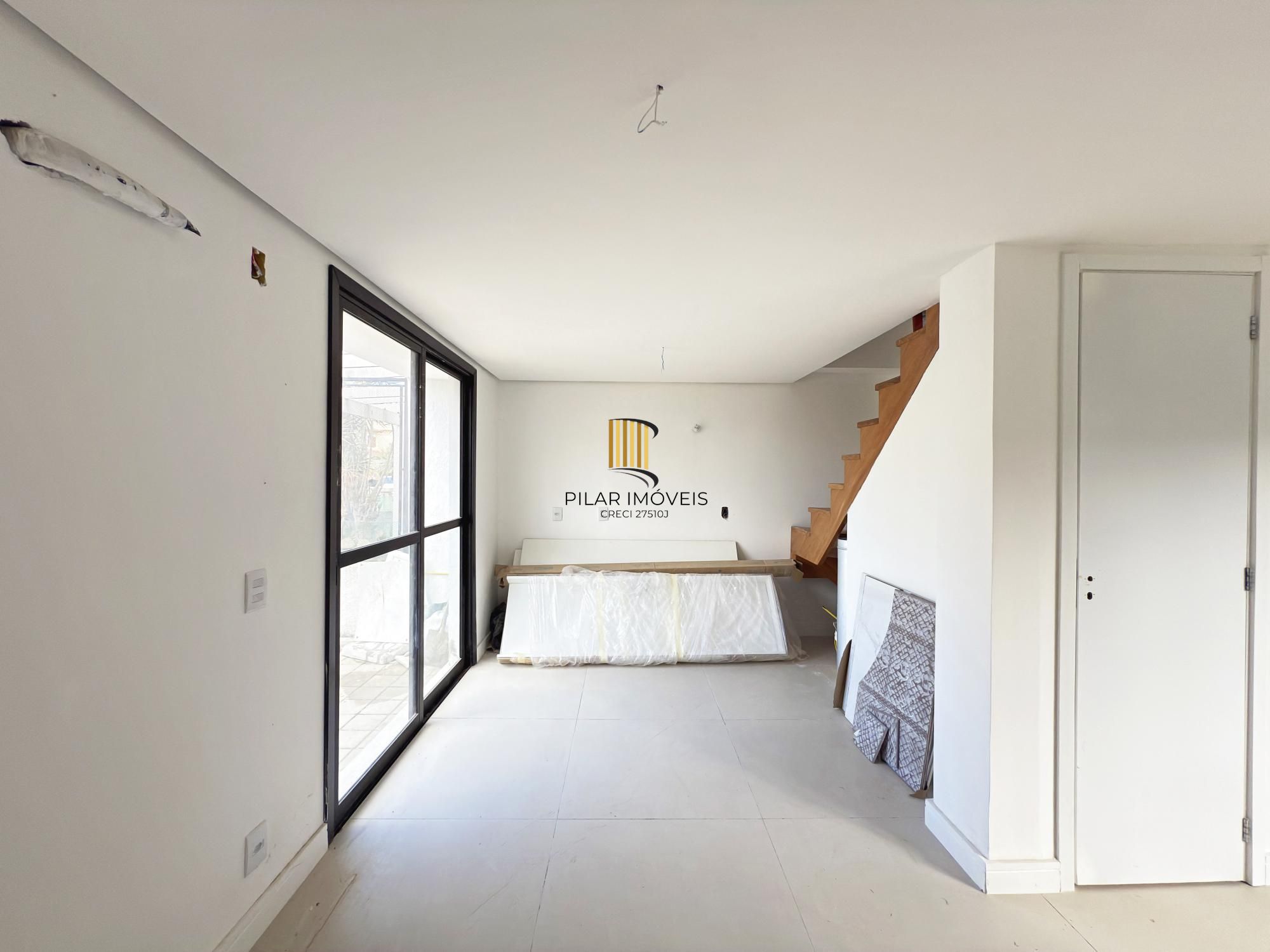 Casa em Porto Alegre, no bairro Hípica, com 4 dormitório(s), à venda.