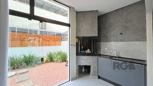 Casa 3 dormitórios no bairro Hípica
