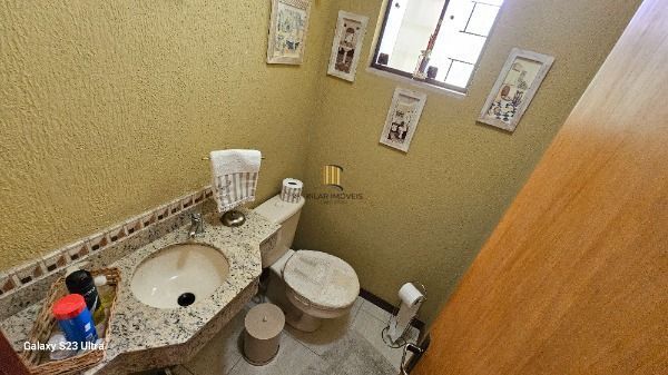 Casa em Porto Alegre, no bairro Vila Nova, com 3 dormitório(s), e 3 banheiros, à venda.