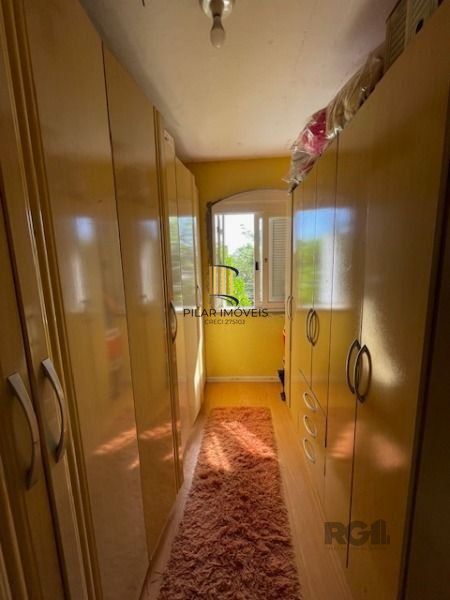 Casa em Porto Alegre, no bairro Vila Nova, com 3 dormitório(s), e 3 banheiros, à venda.