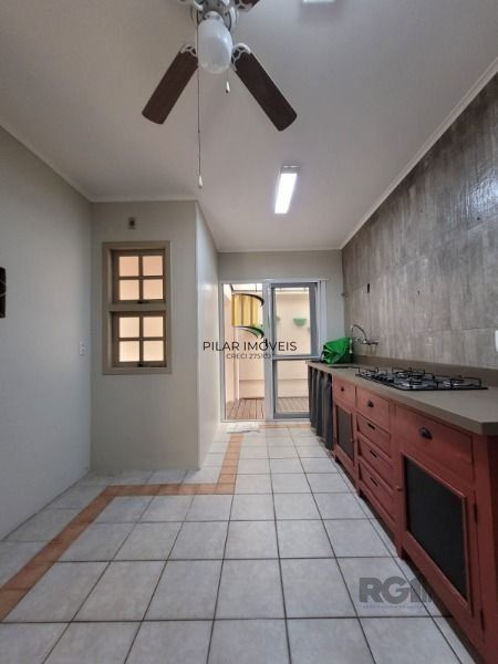 Casa Condominio em Porto Alegre, no bairro Hípica, com 3 dormitório(s), e 3 banheiros, à venda.