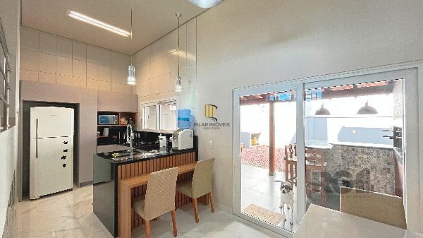 Casa em Porto Alegre, no bairro Hípica, com 3 dormitório(s), e 3 banheiros, à venda.