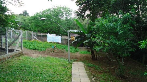 Sítio em Porto Alegre, no bairro Hípica, com 2 dormitório(s), e 2 banheiros, à venda.
