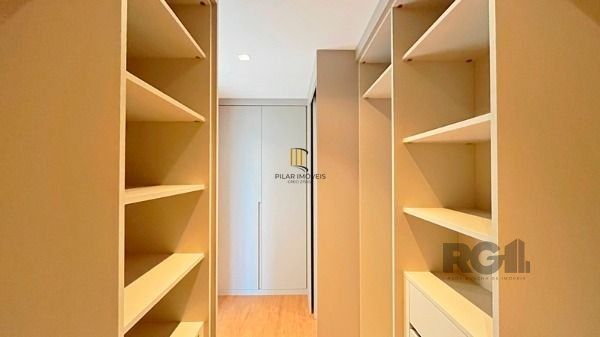 Casa Condominio para Venda - 364m², 3 dormitórios, sendo 3 suites, 2 vagas - Pedra Redonda
