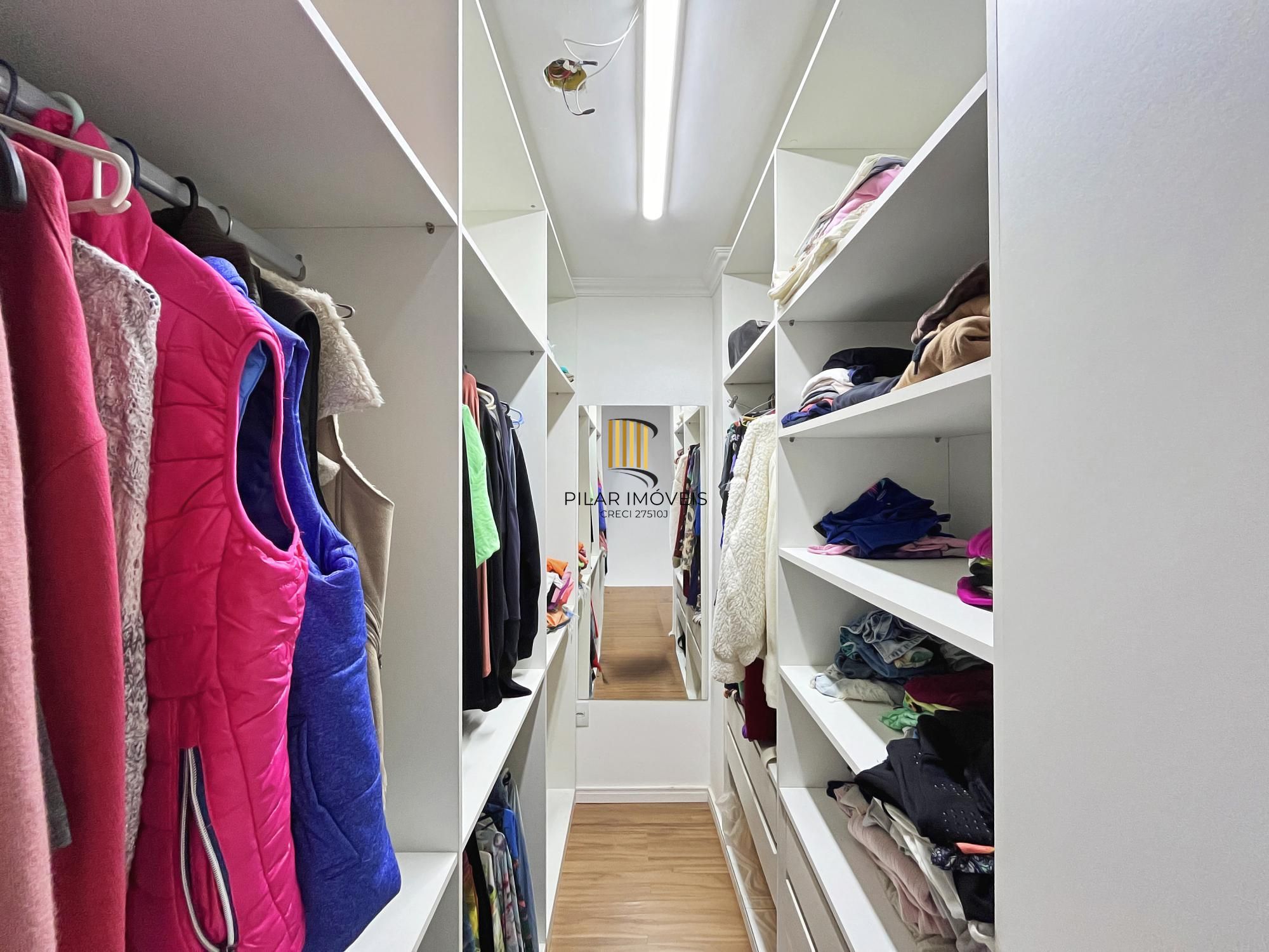 Casa 3 dormitórios no bairro Guarujá