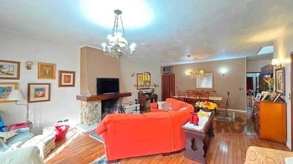 Casa para Venda - 320m², 5 dormitórios, sendo 3 suites, 8 vagas - Ipanema