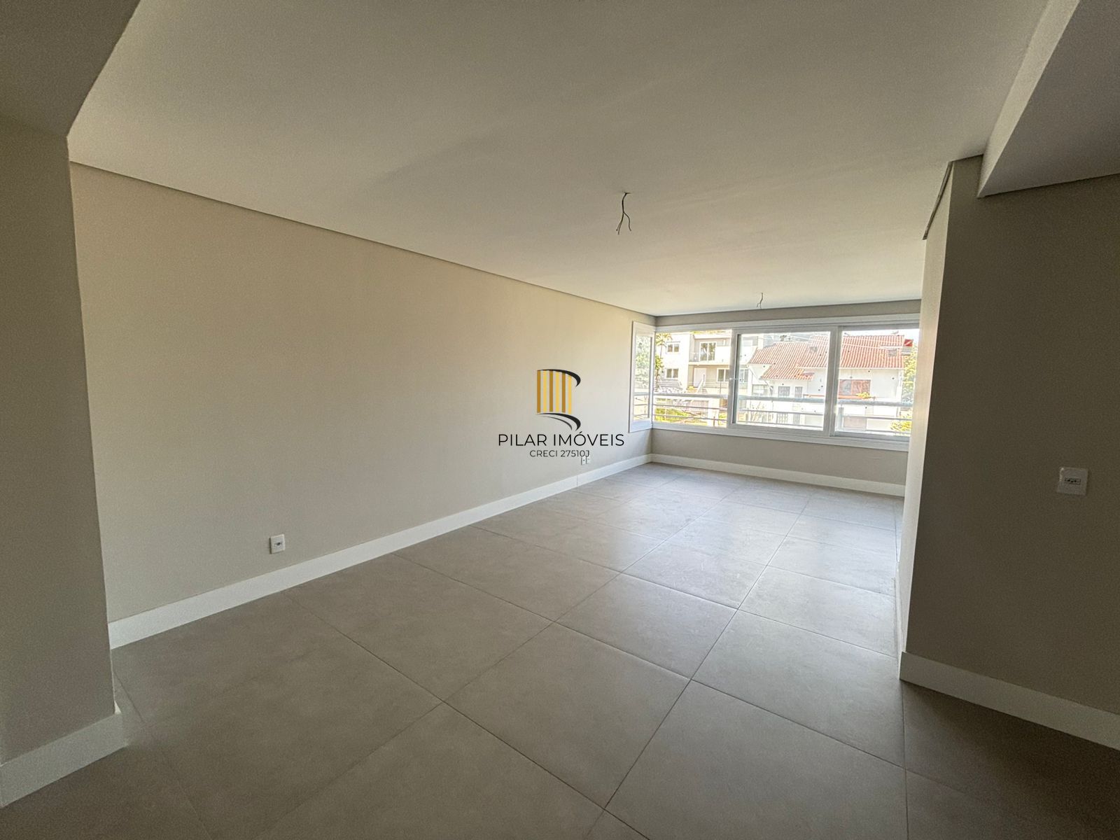 Apartamento com 3 dormitórios sendo 1 suíte á venda Bairro Cristal.