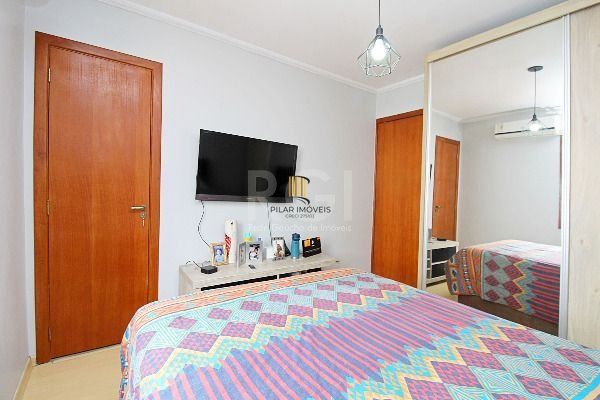 Casa em Porto Alegre, no bairro Hípica, com 3 dormitório(s), e 3 banheiros, à venda.