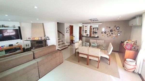 Casa Condominio para Venda - 221m², 3 dormitórios, sendo 1 suites, 3 vagas - Hípica