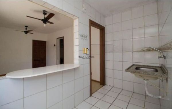 Apartamento JK em Porto Alegre, no bairro Medianeira, com 1 dormitório(s), e 1 banheiros, à venda.