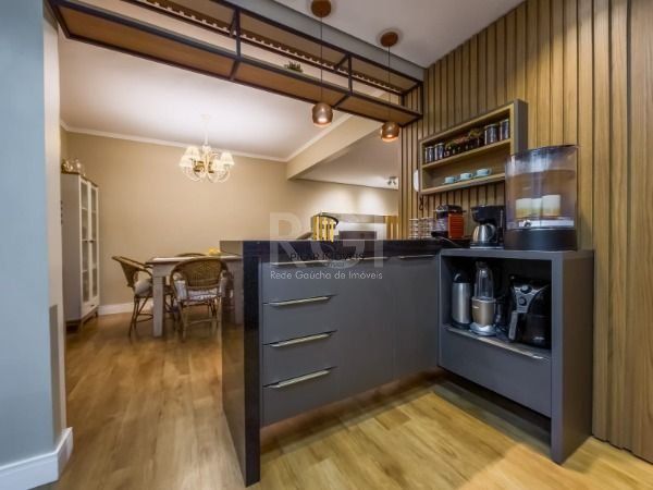 Casa em Porto Alegre, no bairro Vila Conceição, com 3 dormitório(s), e 3 banheiros, à venda.