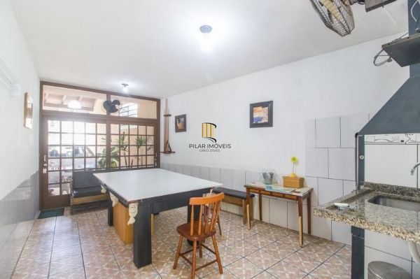 Casa para Venda - 300m², 4 dormitórios, sendo 1 suites, 8 vagas - Imperial Parque
