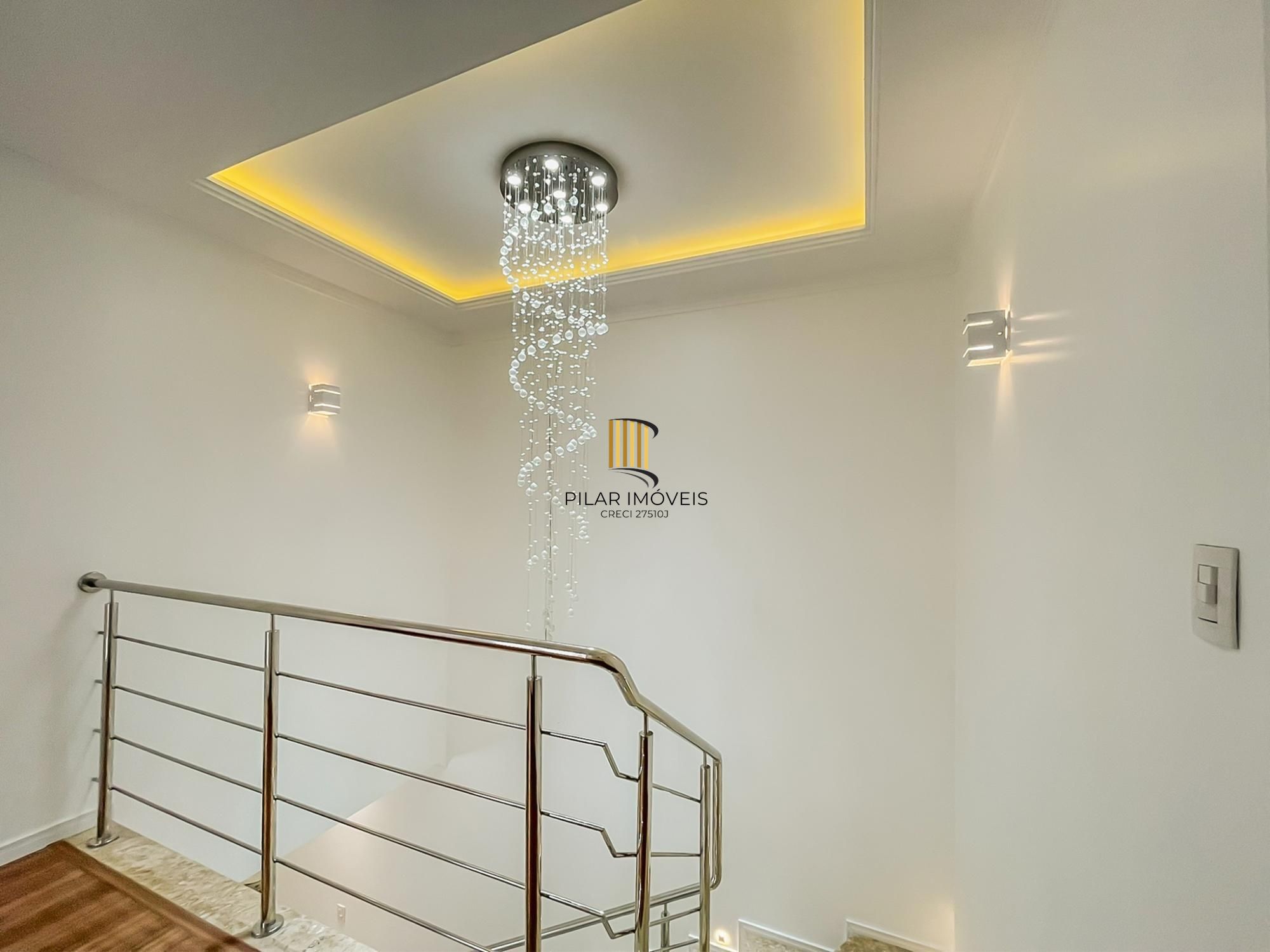 Casa ampla com piscina e suíte diferenciada em condomínio no Lagos de Ipanema zona Sul de Porto Alegre !