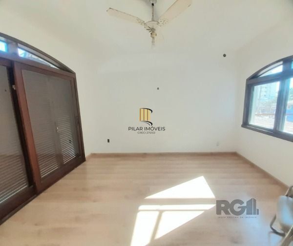 Casa Comercial em Porto Alegre, no bairro Tristeza, à venda.