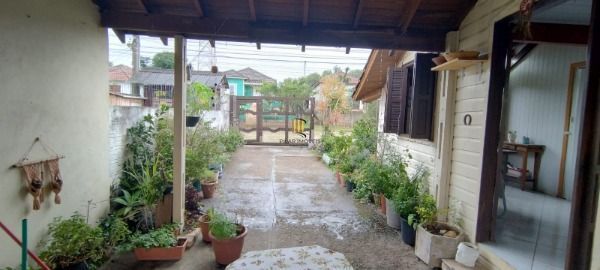 Casa 3 dormitórios no bairro Guarujá