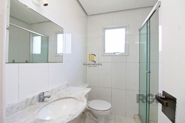 Casa Condominio em Porto Alegre, no bairro Pedra Redonda, com 3 dormitório(s), e 3 banheiros, à venda.