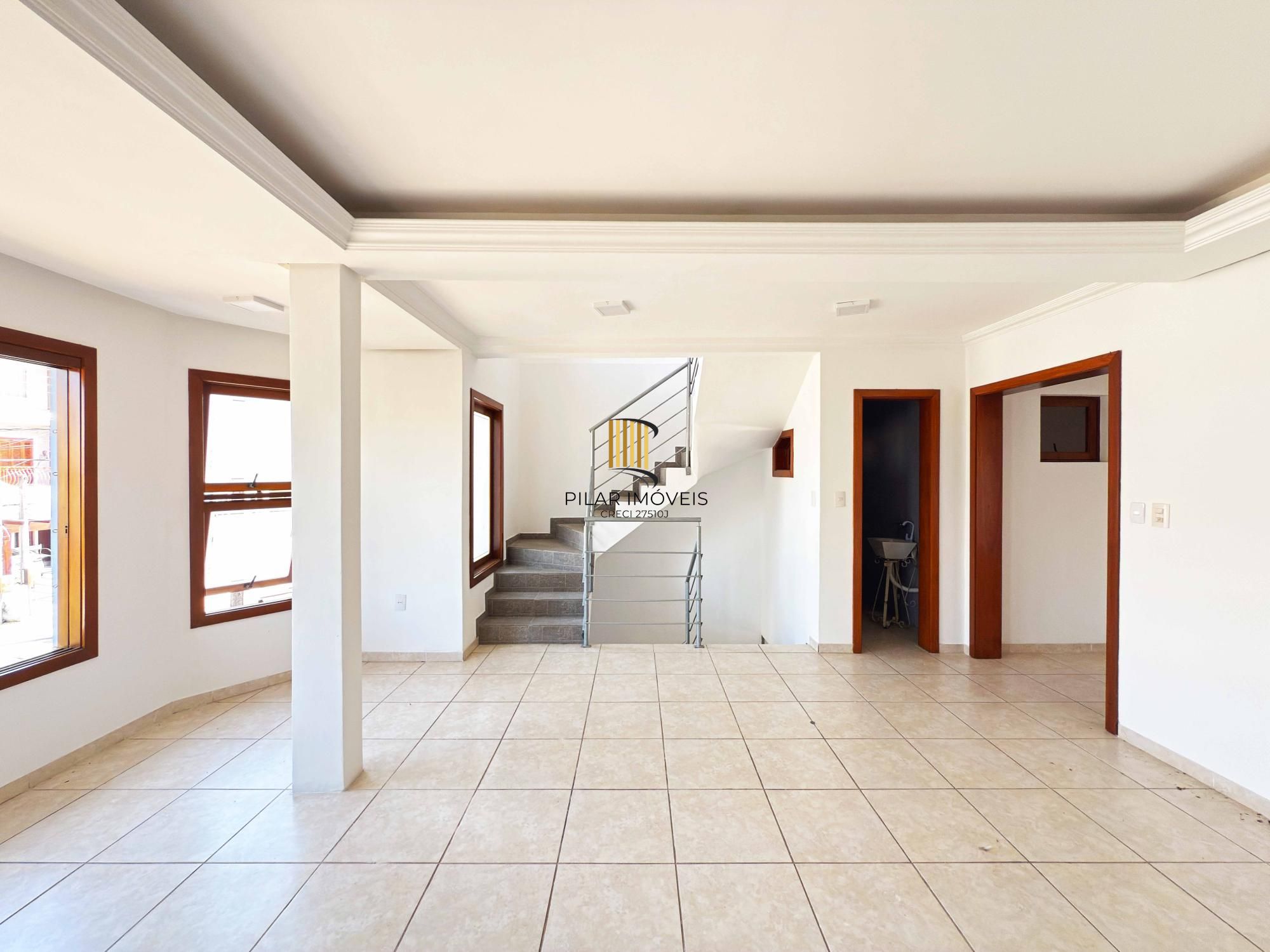 Casa 2 dormitórios no bairro Hípica