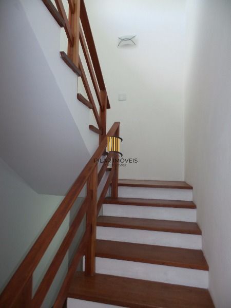 Casa para Venda - 270m², 3 dormitórios, sendo 1 suites, 2 vagas - Guarujá