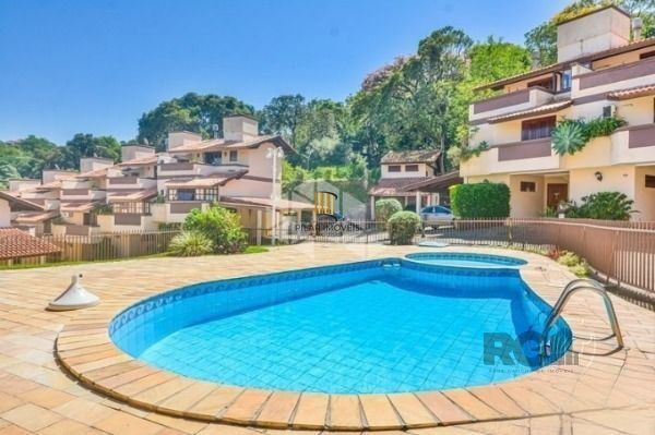 Casa Condominio em Porto Alegre, no bairro Vila Conceição, com 3 dormitório(s), e 3 banheiros, à venda.