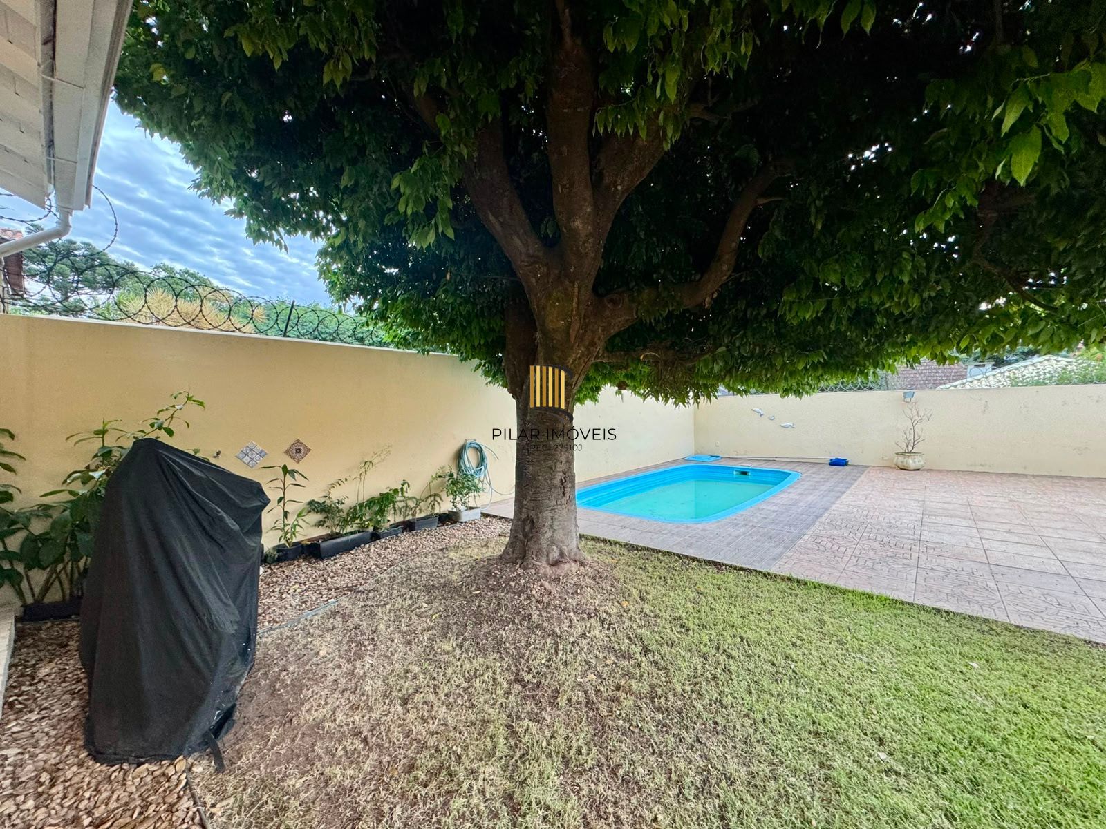 Casa 4 dormitórios 295m2 área construída bairro Nonoai