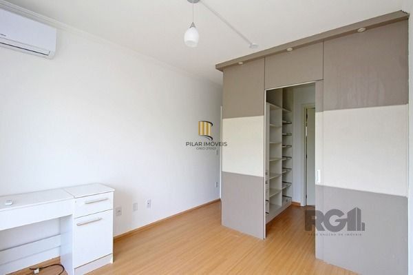Casa em Porto Alegre, no bairro Hípica, com 3 dormitório(s), e 3 banheiros, à venda.