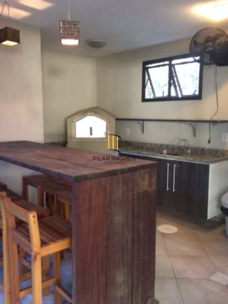 Ótimo apartamento 2 dormitórios, 1 suíte, 1 vaga coberta escriturada na tristeza.