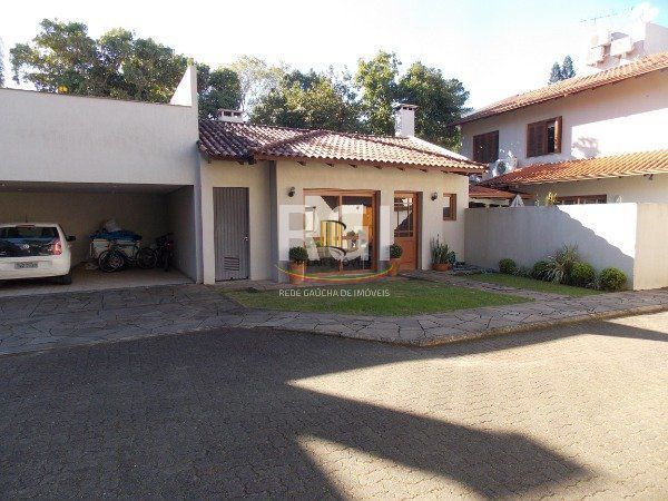 Casa 4 dormitórios no bairro Ipanema