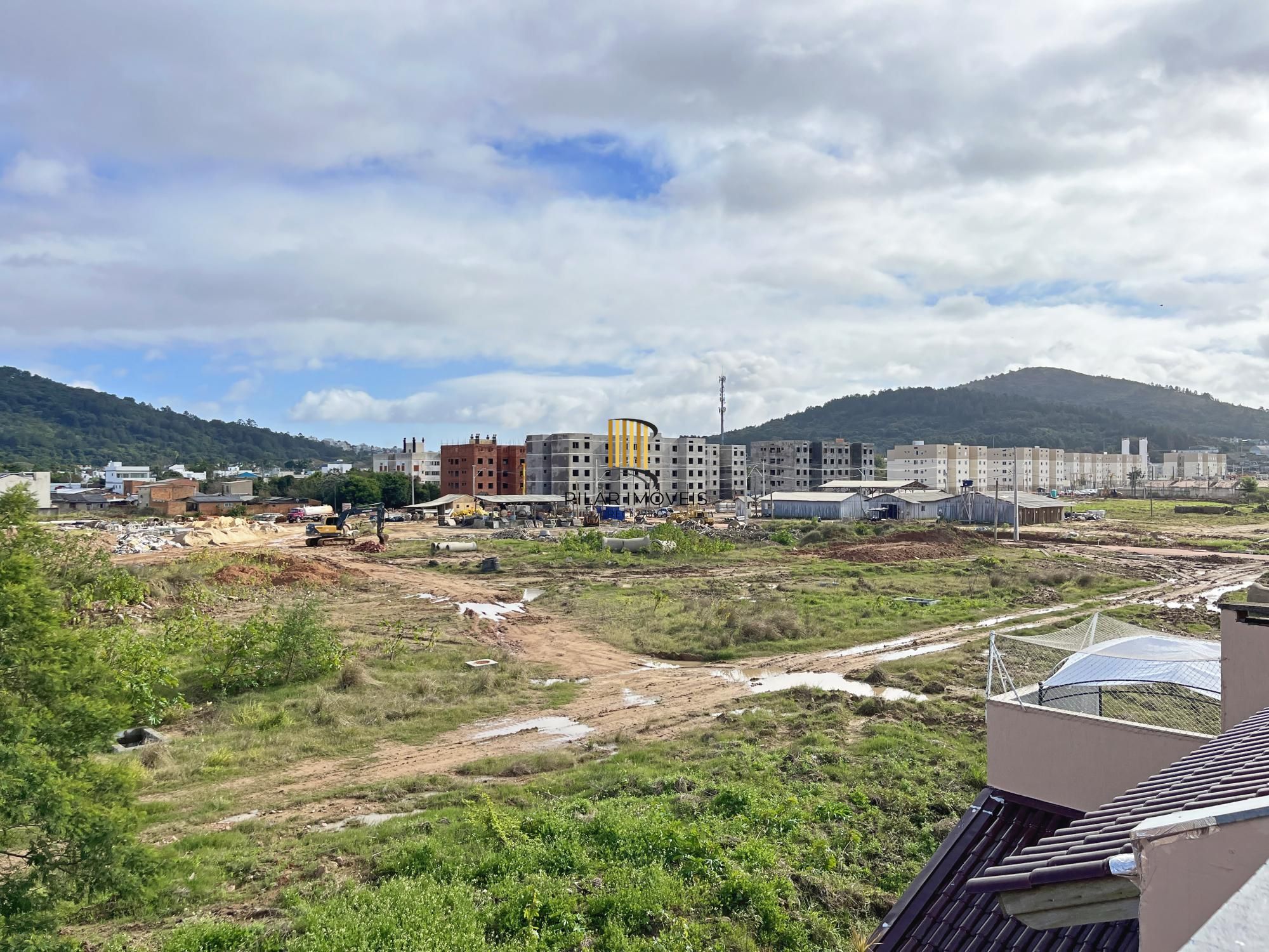 Casa 3 dormitórios no bairro Hípica