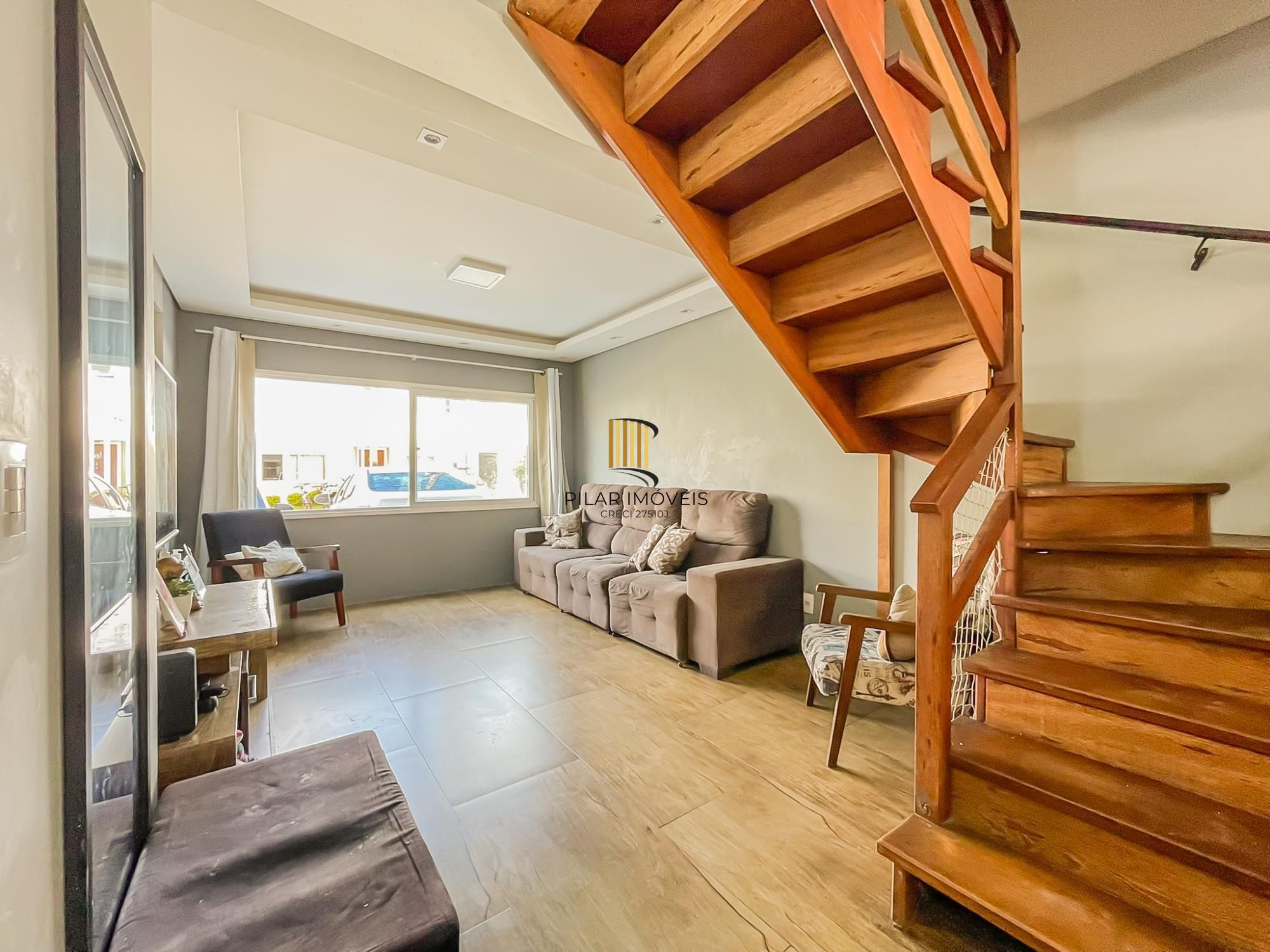 Viva com Conforto e Lazer: Sobrado Impecável com Piscina Privativa