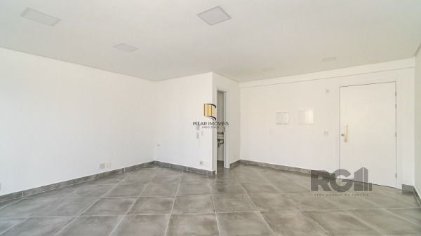Conjunto/Sala em Porto Alegre, no bairro Tristeza, e 0 banheiros, à venda.