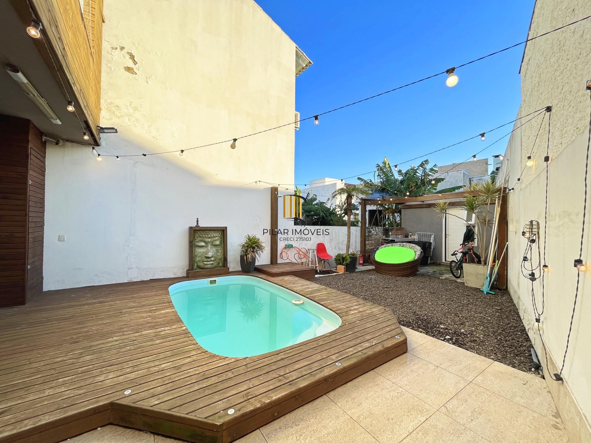 Casa 4 dormitórios no bairro Hípica