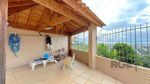 Casa 3 dormitórios no bairro Nonoai