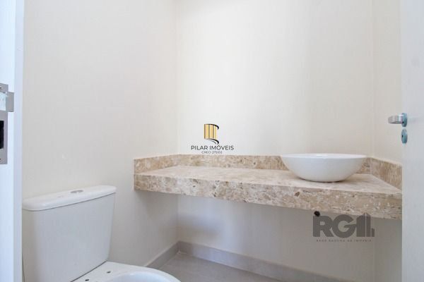 Casa em Porto Alegre, no bairro Hípica, com 3 dormitório(s), e 3 banheiros, à venda.