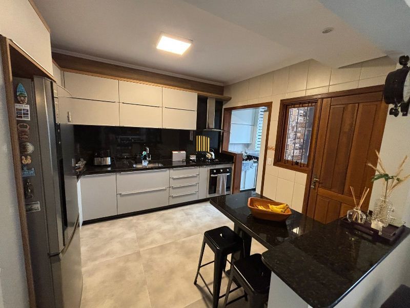 Casa 3 dormitórios no bairro Hípica