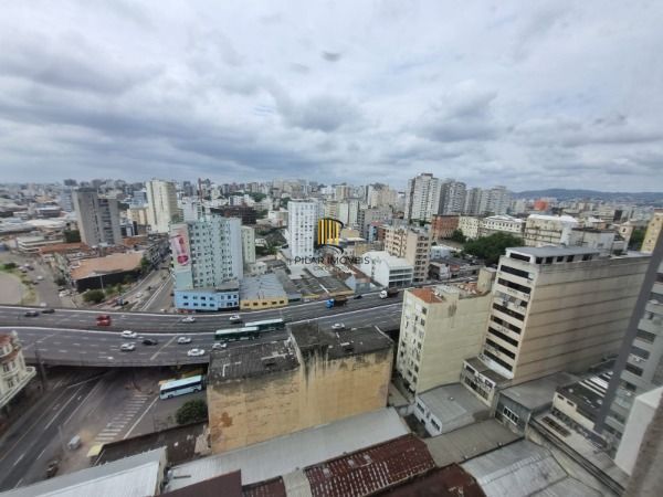 Apartamento em Porto Alegre, no bairro Centro Histórico, com 1 dormitório(s), e 1 banheiros, à venda.