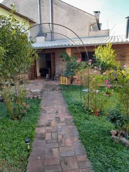 Casa 3 dormitórios no bairro Ipanema