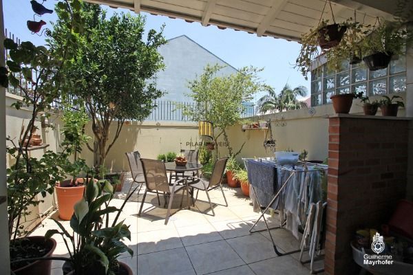 Casa para Venda - 78m², 3 dormitórios, sendo 1 suites, 2 vagas - Guarujá